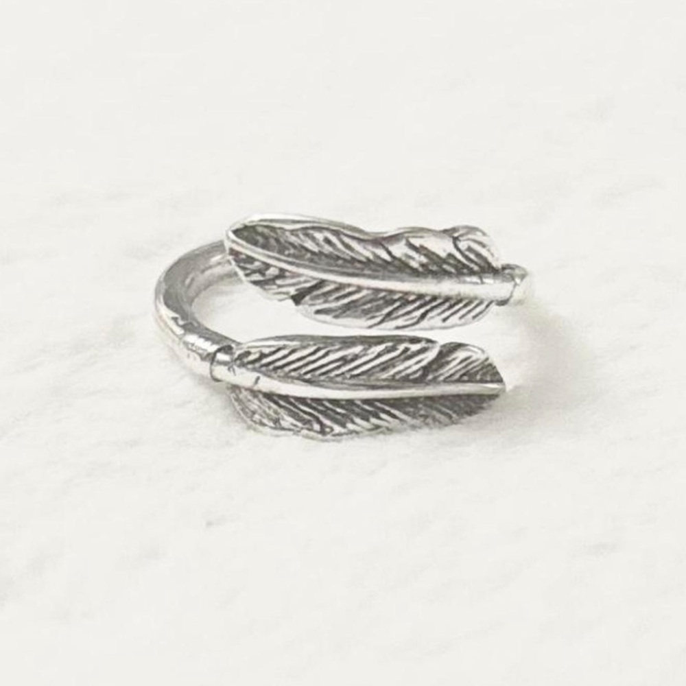 5/$15 🩷 MUST BUNDLE Silver Feather Double-Leaf Wrap Ring - Picture 2 of 5